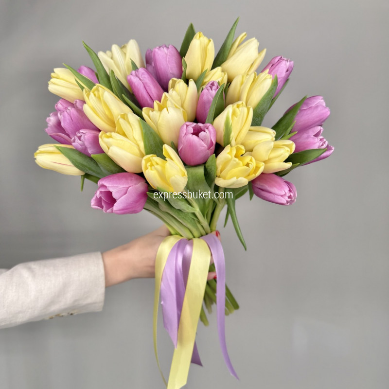 Букет с тюльпанами "Нежный микс"