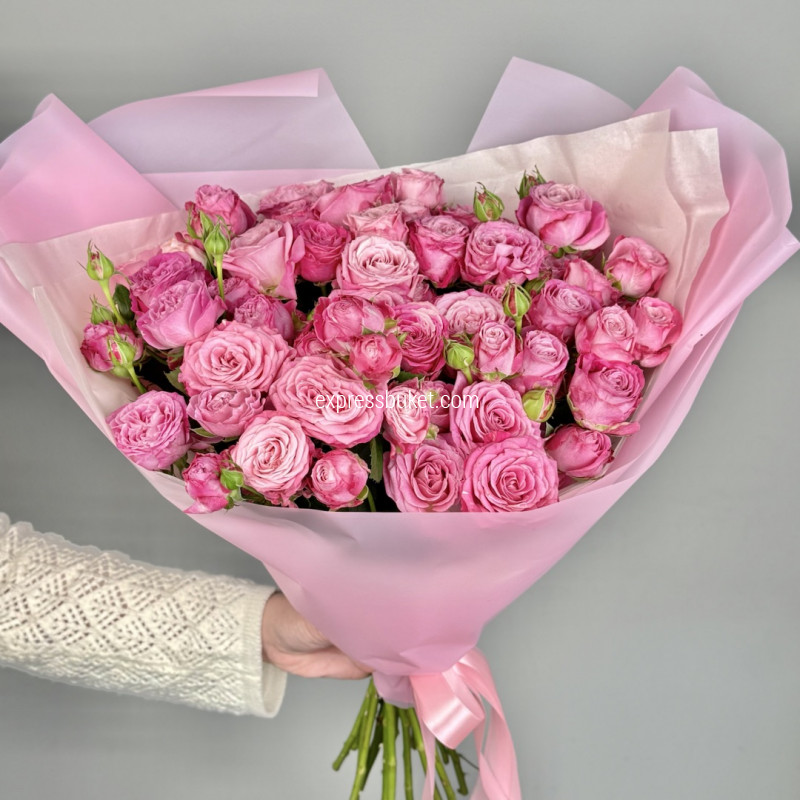 Букет из 15 кустовых пионовидных роз